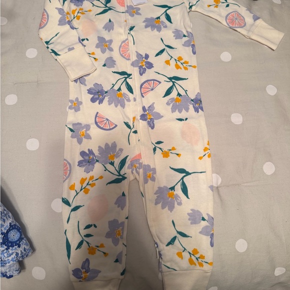 Baby girl outfit NWT - white with flowers - Picture 1 of 6